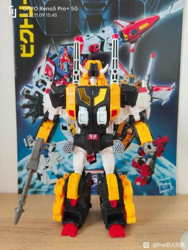 In Hand Image Of HasLab Transformers Victory Saber  (14 of 27)